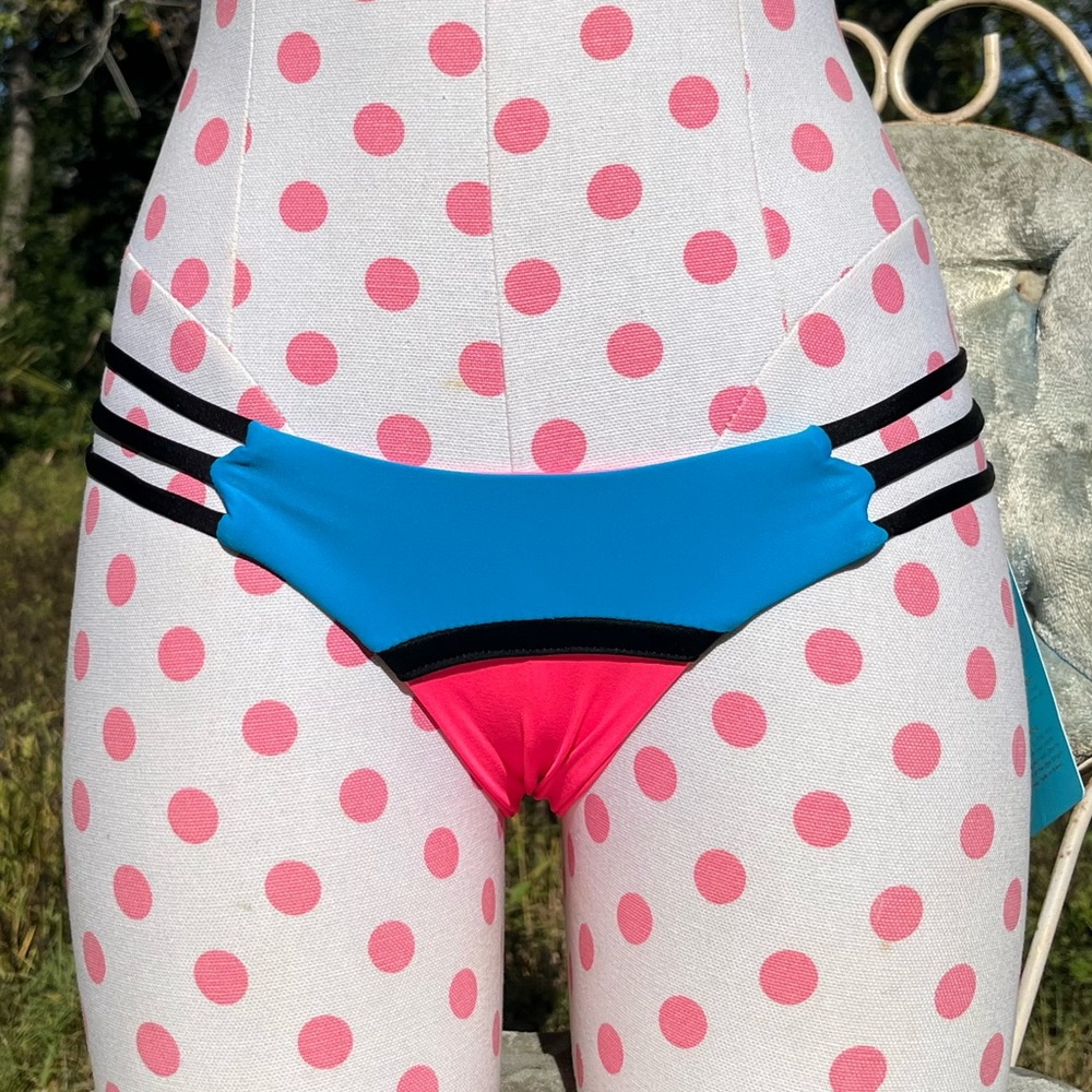NWT Beach Bunny Bikini Bottom